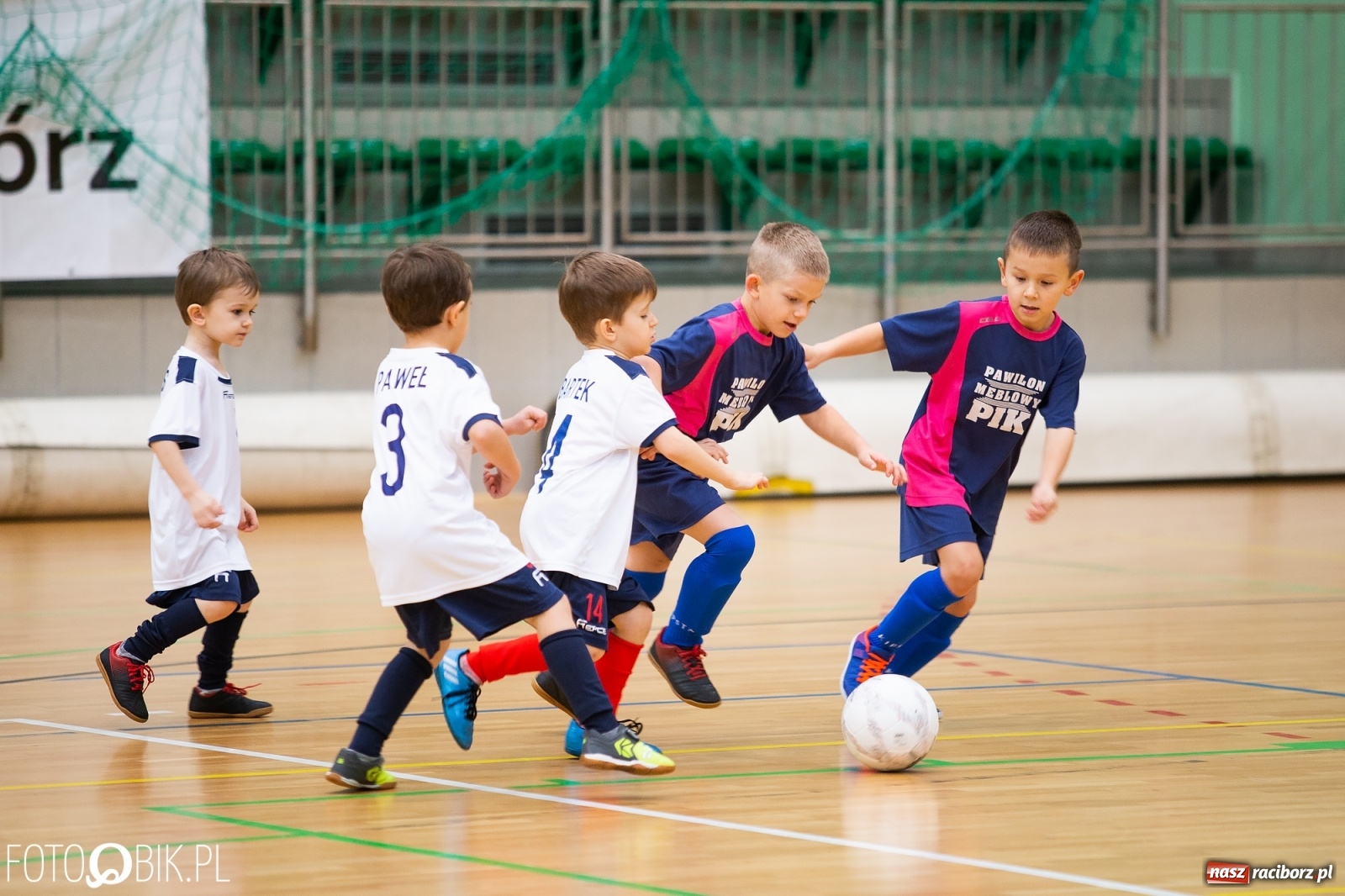 Zdjęcie w galerii na portalu naszraciborz.pl: Mikołajkowy Turniej Piłkarski dla dzieci w Arenie Rafako wiadomości z regionu