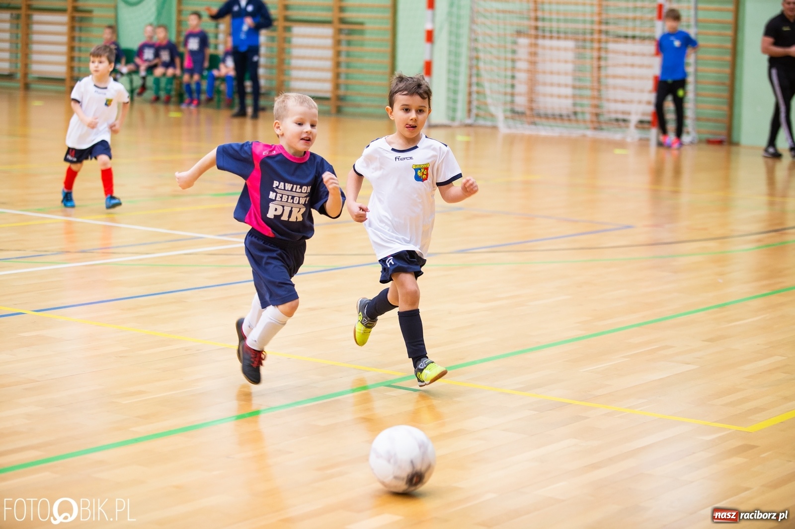 Zdjęcie w galerii na portalu naszraciborz.pl: Mikołajkowy Turniej Piłkarski dla dzieci w Arenie Rafako wiadomości z regionu