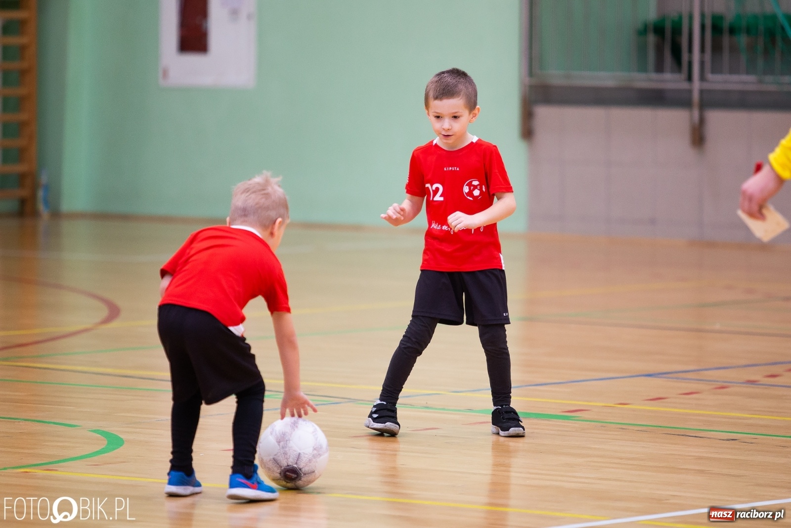 Zdjęcie w galerii na portalu naszraciborz.pl: Mikołajkowy Turniej Piłkarski dla dzieci w Arenie Rafako wiadomości z regionu