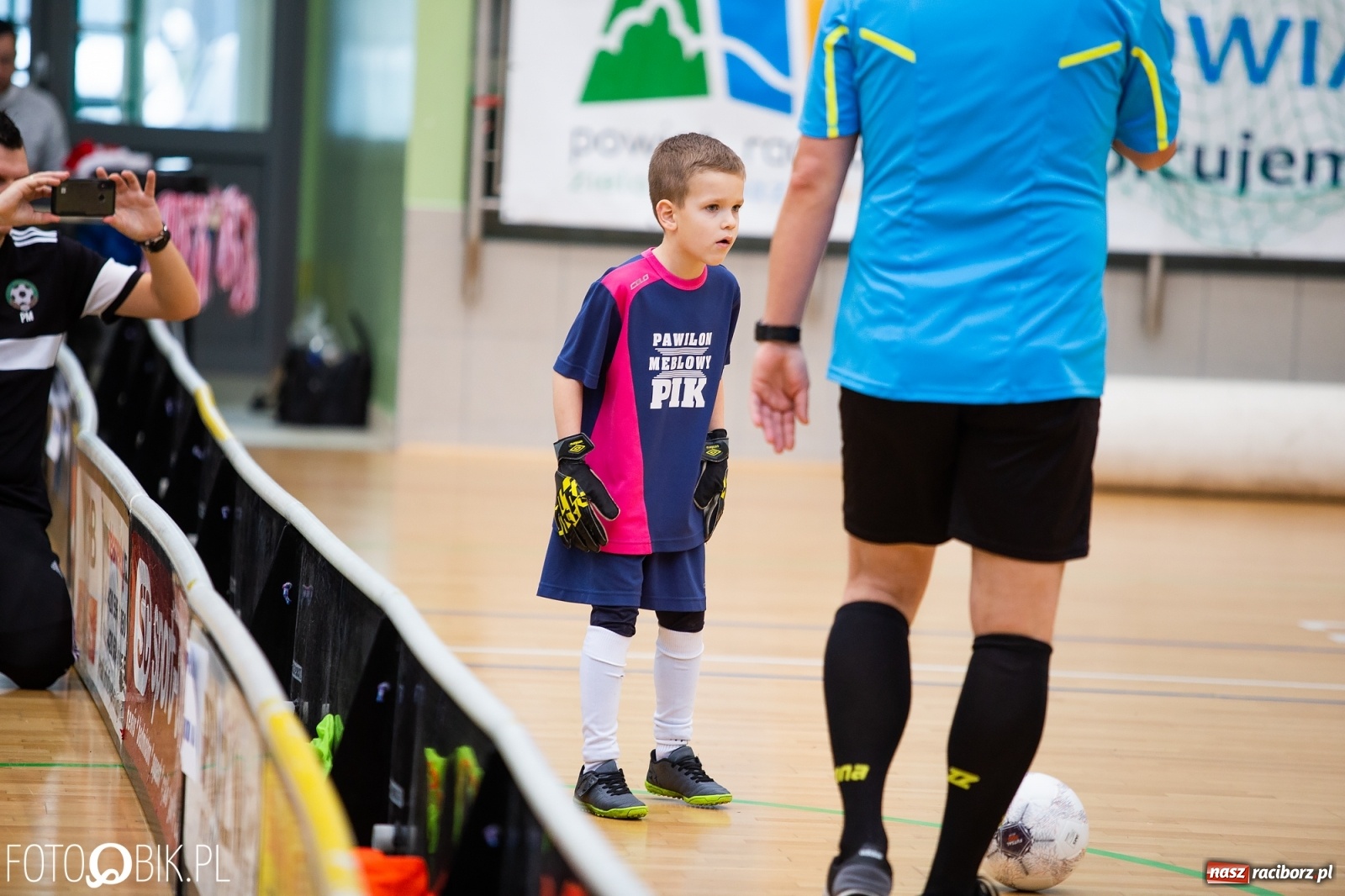 Zdjęcie w galerii na portalu naszraciborz.pl: Mikołajkowy Turniej Piłkarski dla dzieci w Arenie Rafako wiadomości z regionu
