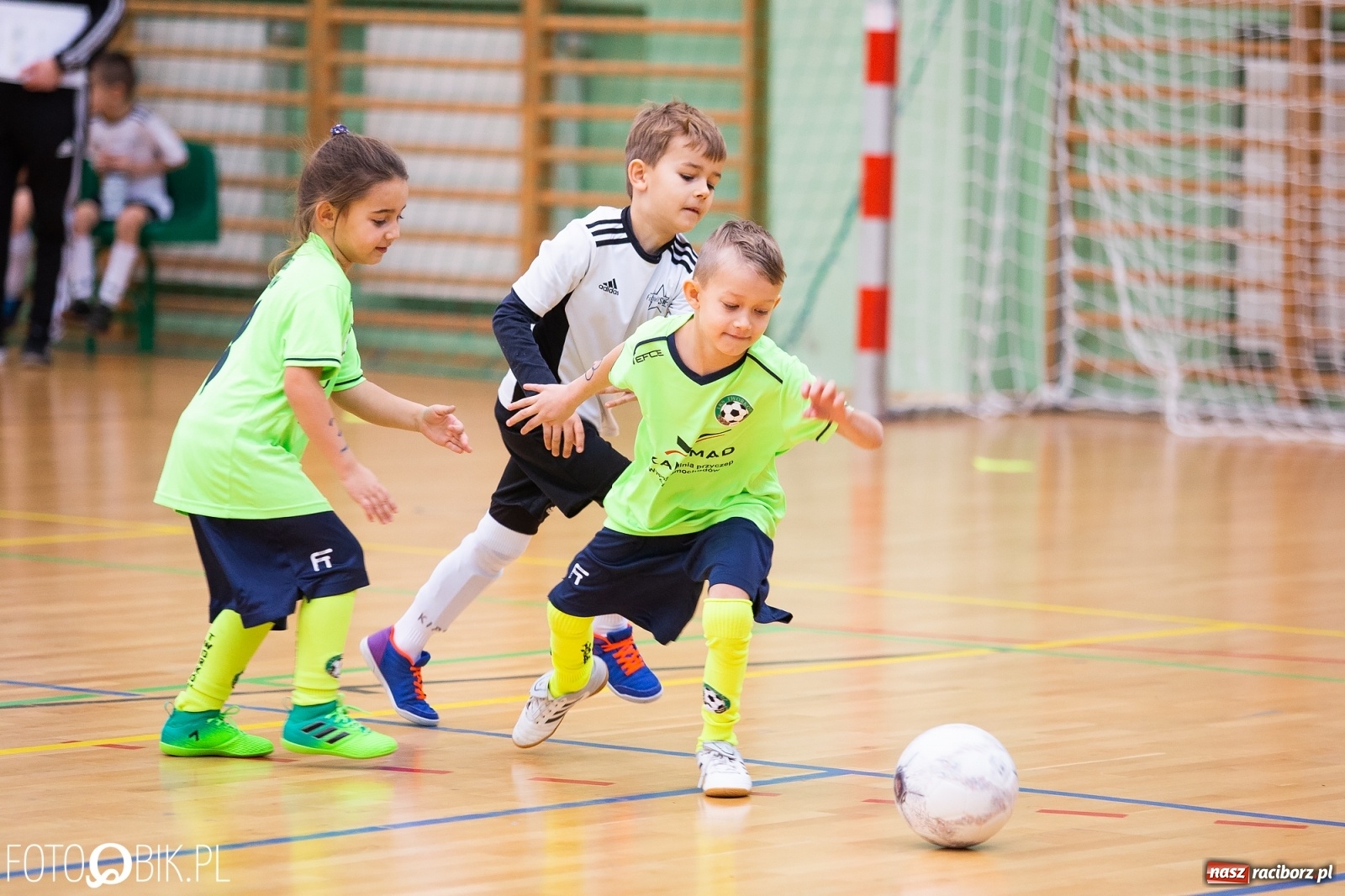 Zdjęcie w galerii na portalu naszraciborz.pl: Mikołajkowy Turniej Piłkarski dla dzieci w Arenie Rafako wiadomości z regionu