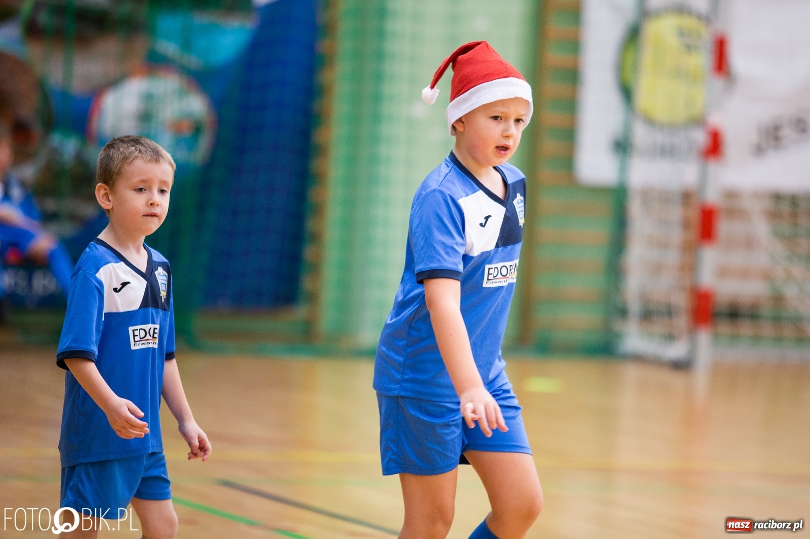 Zdjęcie w galerii na portalu naszraciborz.pl: Mikołajkowy Turniej Piłkarski dla dzieci w Arenie Rafako wiadomości z regionu