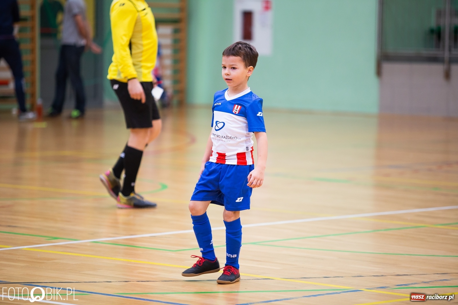 Zdjęcie w galerii na portalu naszraciborz.pl: Mikołajkowy Turniej Piłkarski dla dzieci w Arenie Rafako wiadomości z regionu