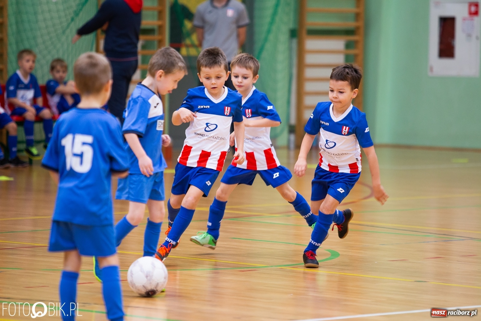Zdjęcie w galerii na portalu naszraciborz.pl: Mikołajkowy Turniej Piłkarski dla dzieci w Arenie Rafako wiadomości z regionu