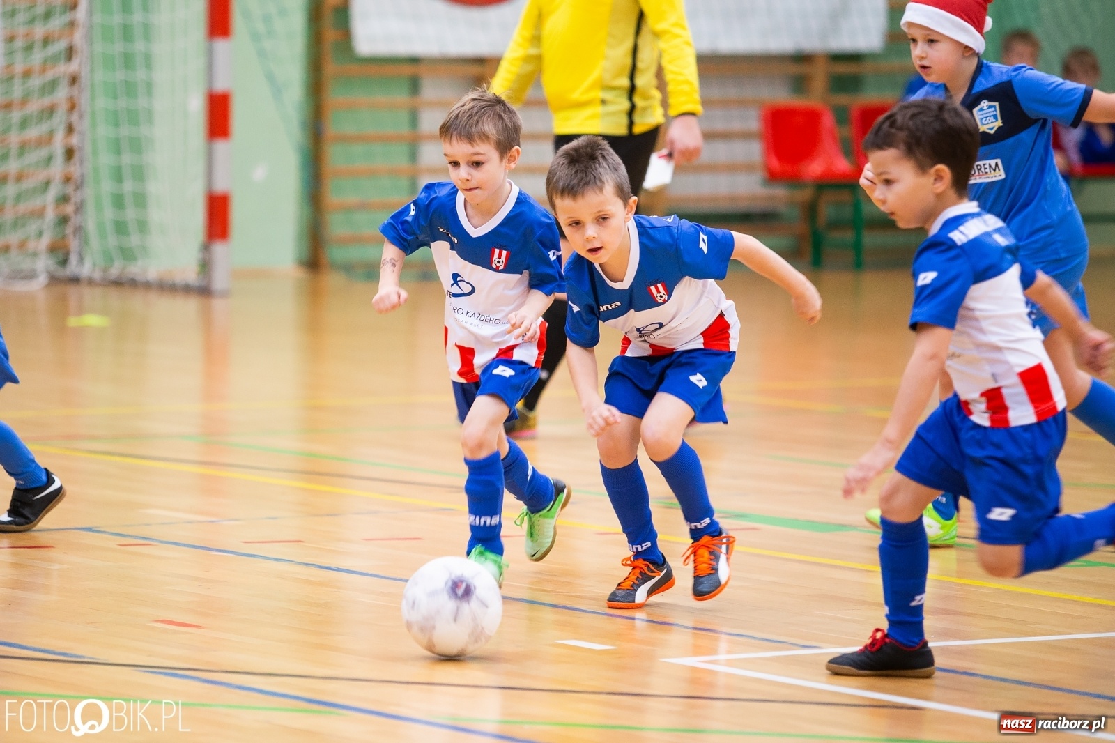 Zdjęcie w galerii na portalu naszraciborz.pl: Mikołajkowy Turniej Piłkarski dla dzieci w Arenie Rafako wiadomości z regionu