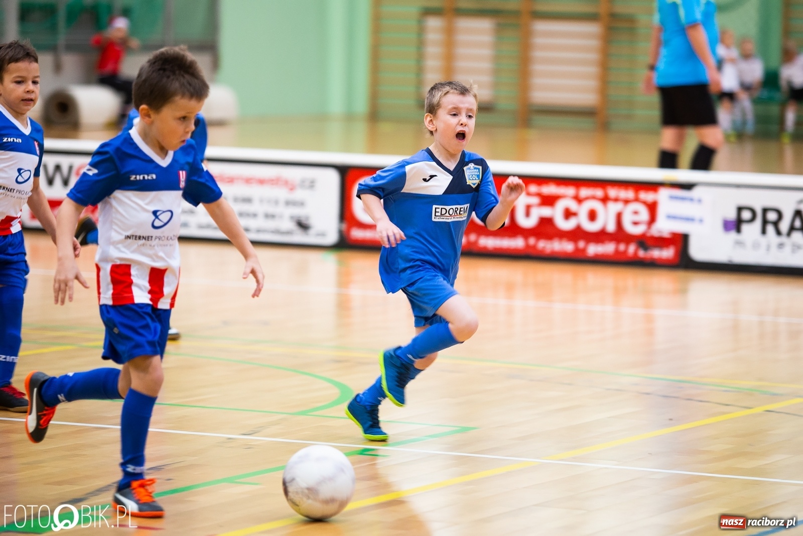 Zdjęcie w galerii na portalu naszraciborz.pl: Mikołajkowy Turniej Piłkarski dla dzieci w Arenie Rafako wiadomości z regionu