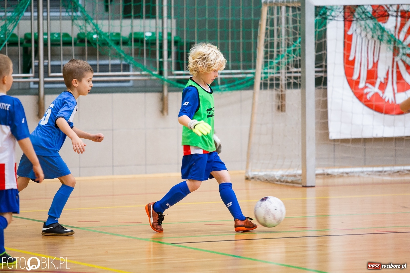 Zdjęcie w galerii na portalu naszraciborz.pl: Mikołajkowy Turniej Piłkarski dla dzieci w Arenie Rafako wiadomości z regionu