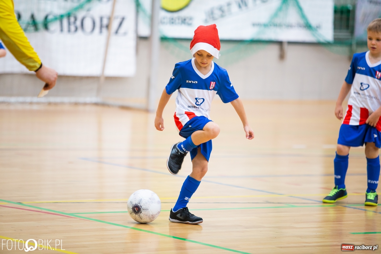 Zdjęcie w galerii na portalu naszraciborz.pl: Mikołajkowy Turniej Piłkarski dla dzieci w Arenie Rafako wiadomości z regionu
