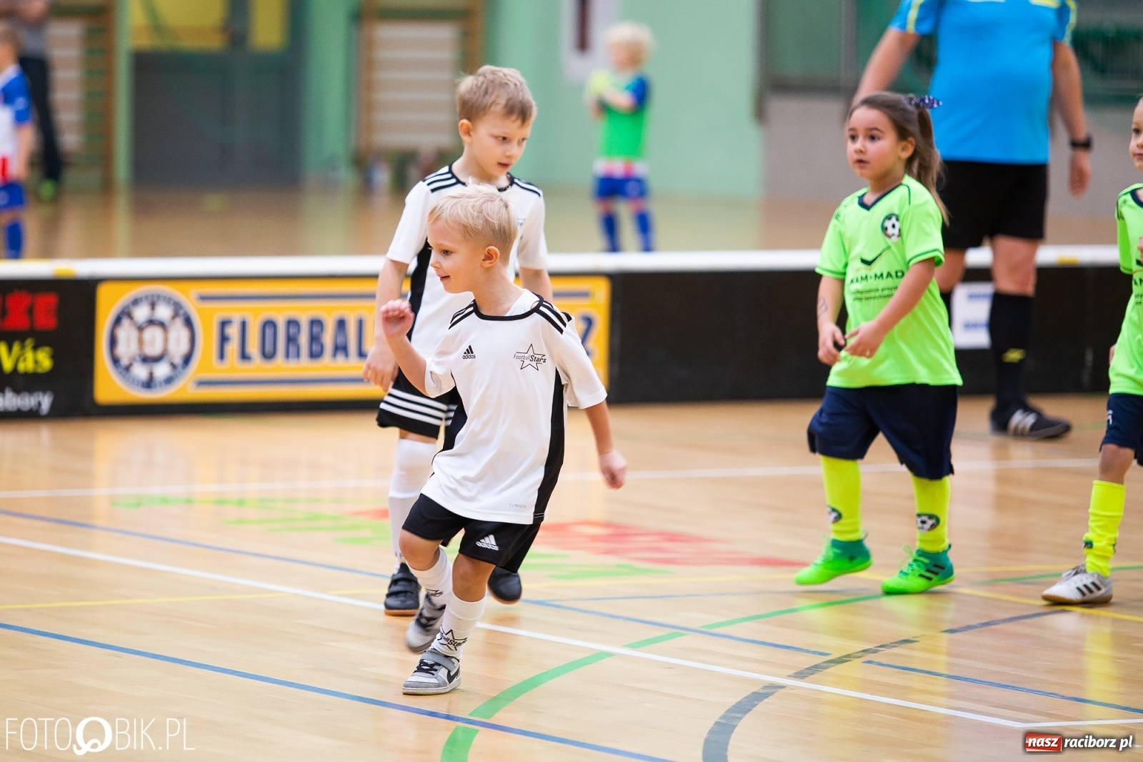 Zdjęcie w galerii na portalu naszraciborz.pl: Mikołajkowy Turniej Piłkarski dla dzieci w Arenie Rafako wiadomości z regionu