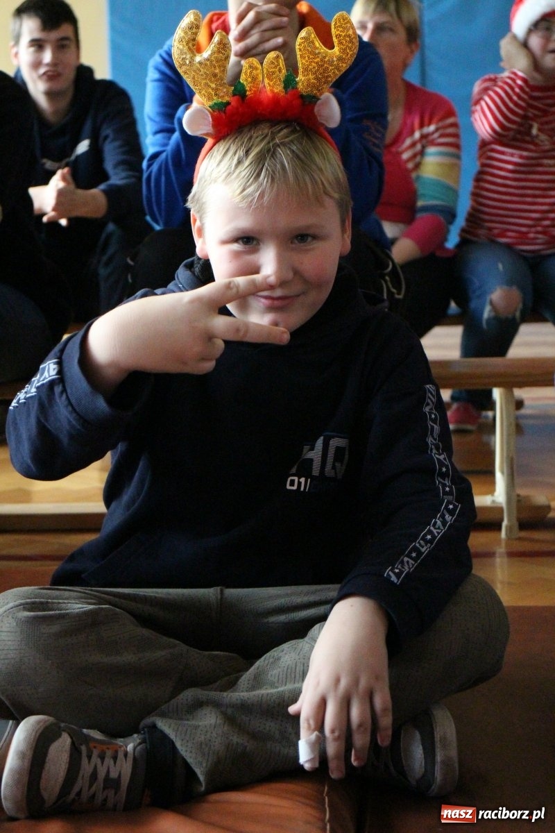 Zdjęcie w galerii na portalu naszraciborz.pl: Nadzwyczajne mikołajki w Zespole Szkół Specjalnych  wiadomości z regionu