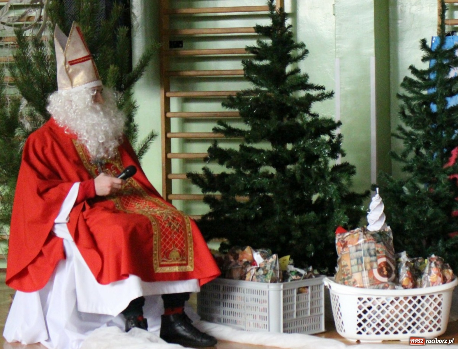 Zdjęcie w galerii na portalu naszraciborz.pl: Nadzwyczajne mikołajki w Zespole Szkół Specjalnych  wiadomości z regionu