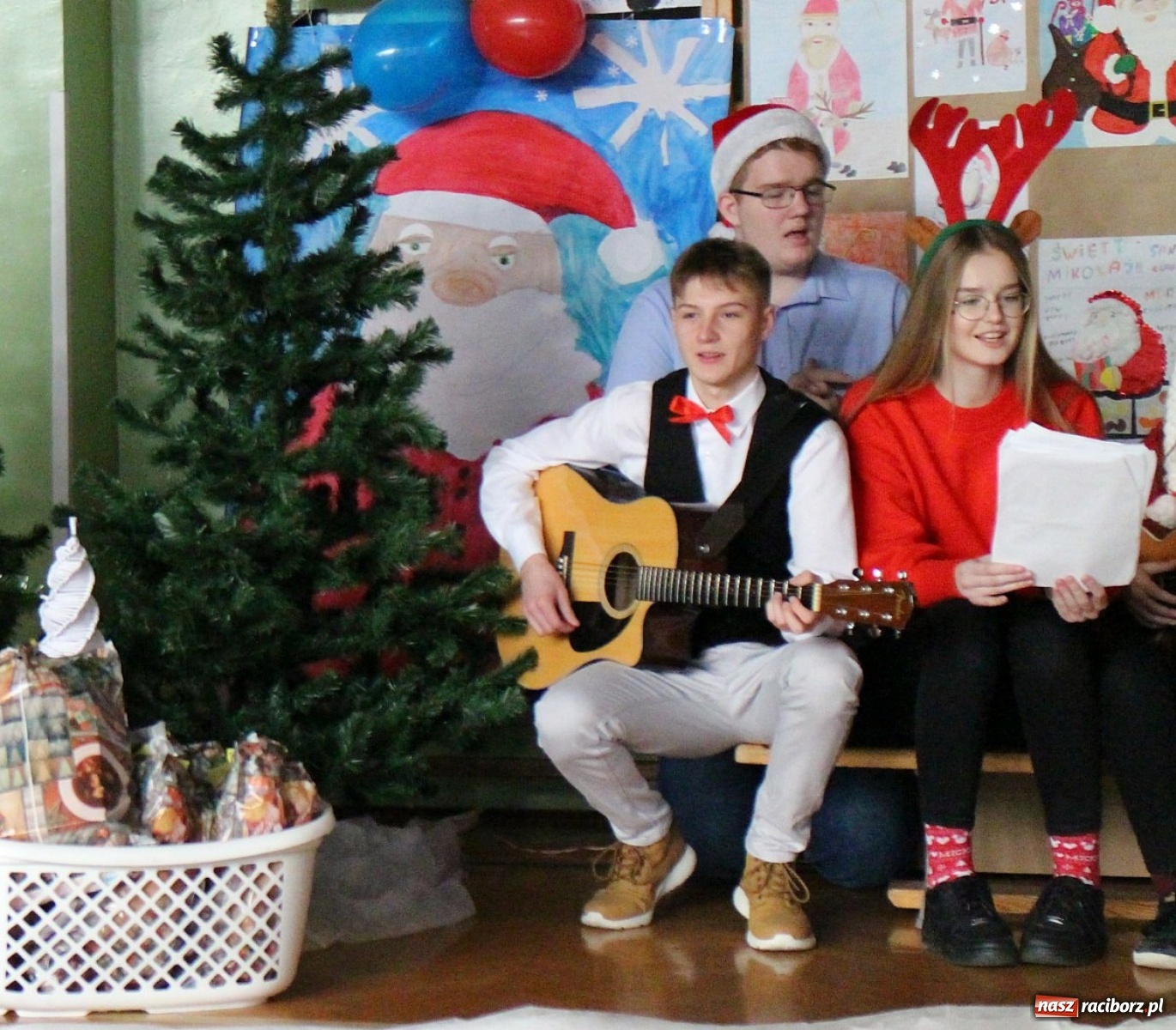 Zdjęcie w galerii na portalu naszraciborz.pl: Nadzwyczajne mikołajki w Zespole Szkół Specjalnych  wiadomości z regionu