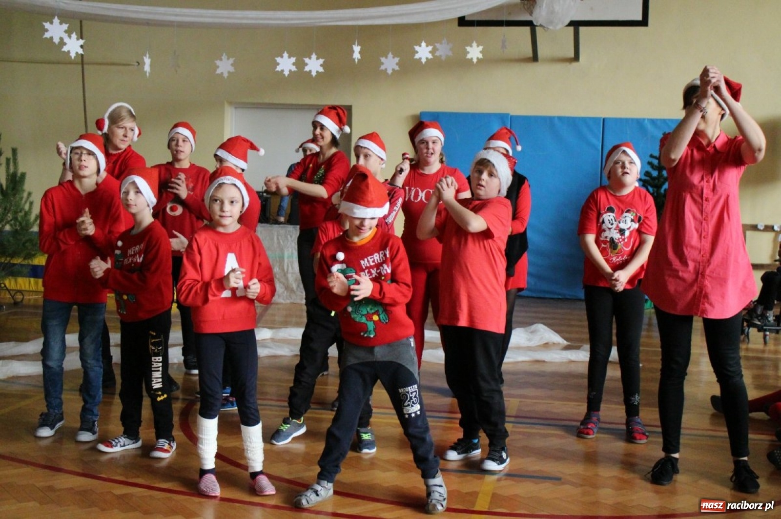 Zdjęcie w galerii na portalu naszraciborz.pl: Nadzwyczajne mikołajki w Zespole Szkół Specjalnych  wiadomości z regionu