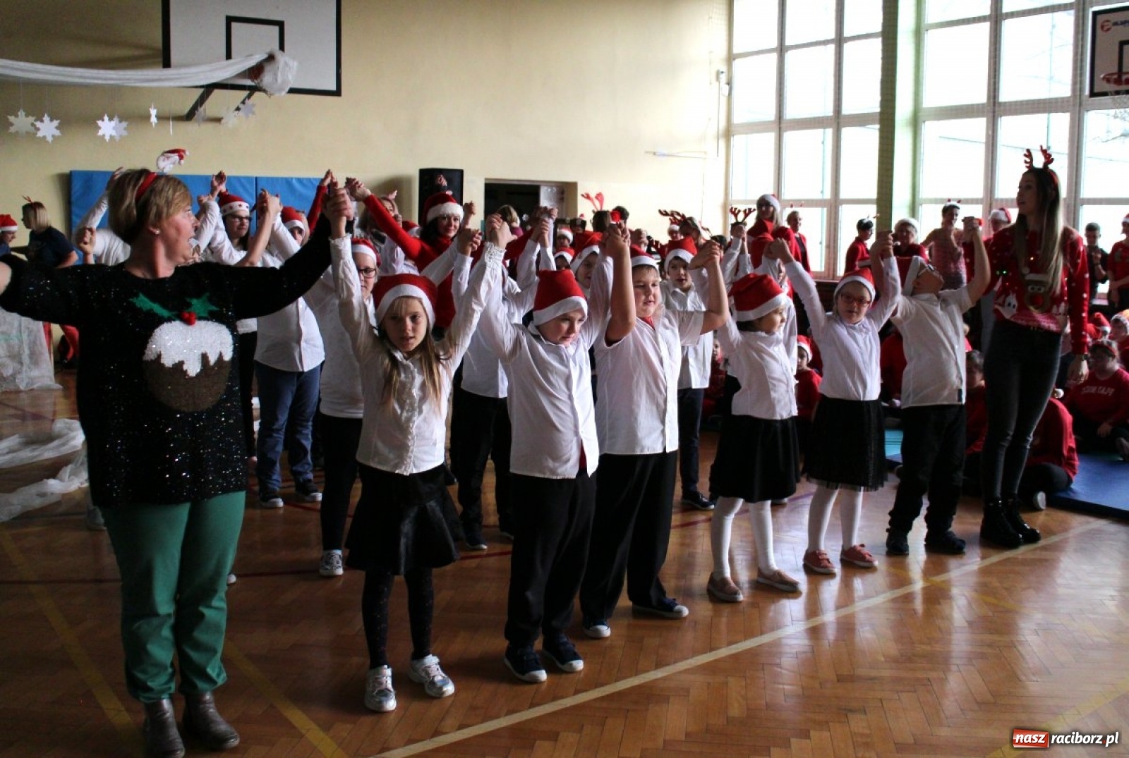 Zdjęcie w galerii na portalu naszraciborz.pl: Nadzwyczajne mikołajki w Zespole Szkół Specjalnych  wiadomości z regionu