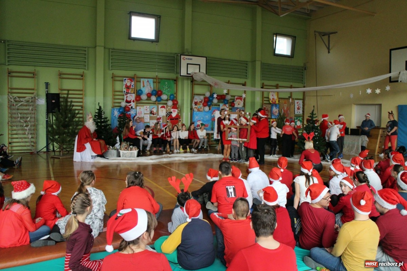 Zdjęcie w galerii na portalu naszraciborz.pl: Nadzwyczajne mikołajki w Zespole Szkół Specjalnych  wiadomości z regionu
