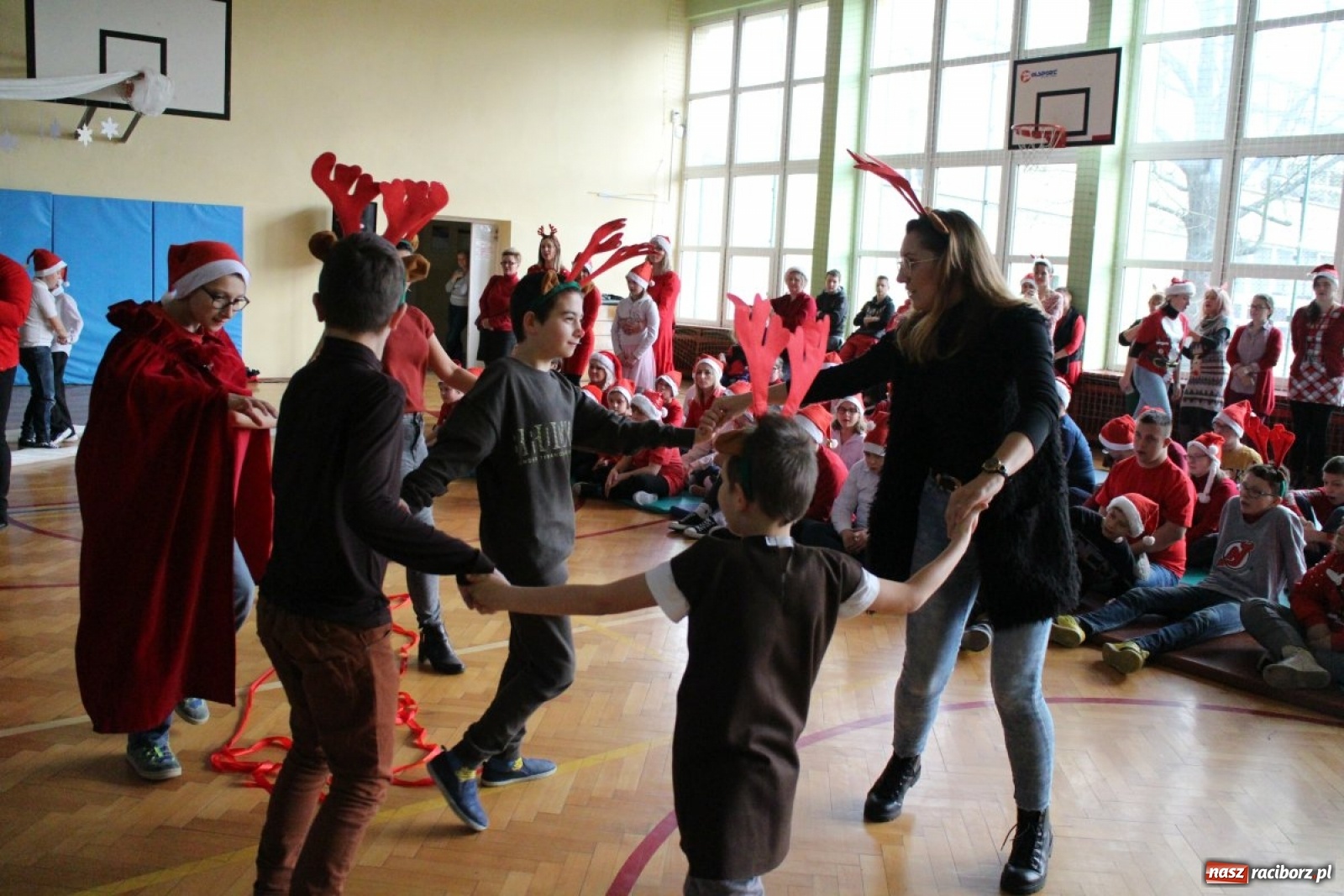 Zdjęcie w galerii na portalu naszraciborz.pl: Nadzwyczajne mikołajki w Zespole Szkół Specjalnych  wiadomości z regionu
