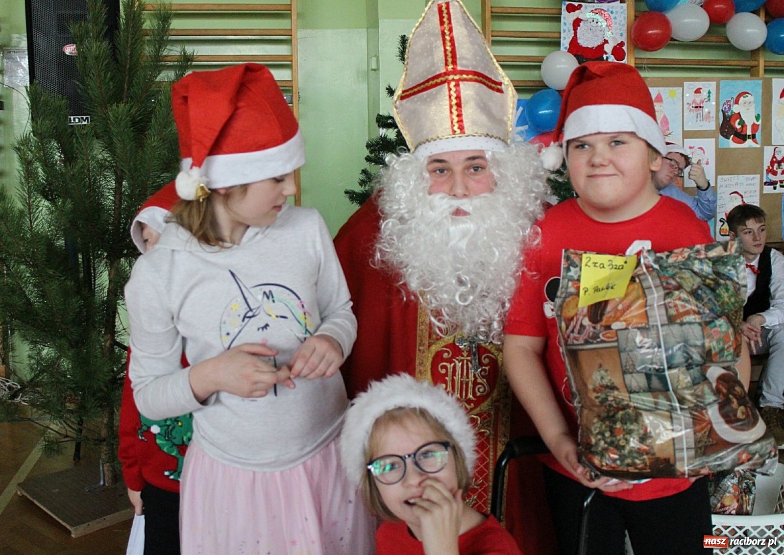 Zdjęcie w galerii na portalu naszraciborz.pl: Nadzwyczajne mikołajki w Zespole Szkół Specjalnych  wiadomości z regionu