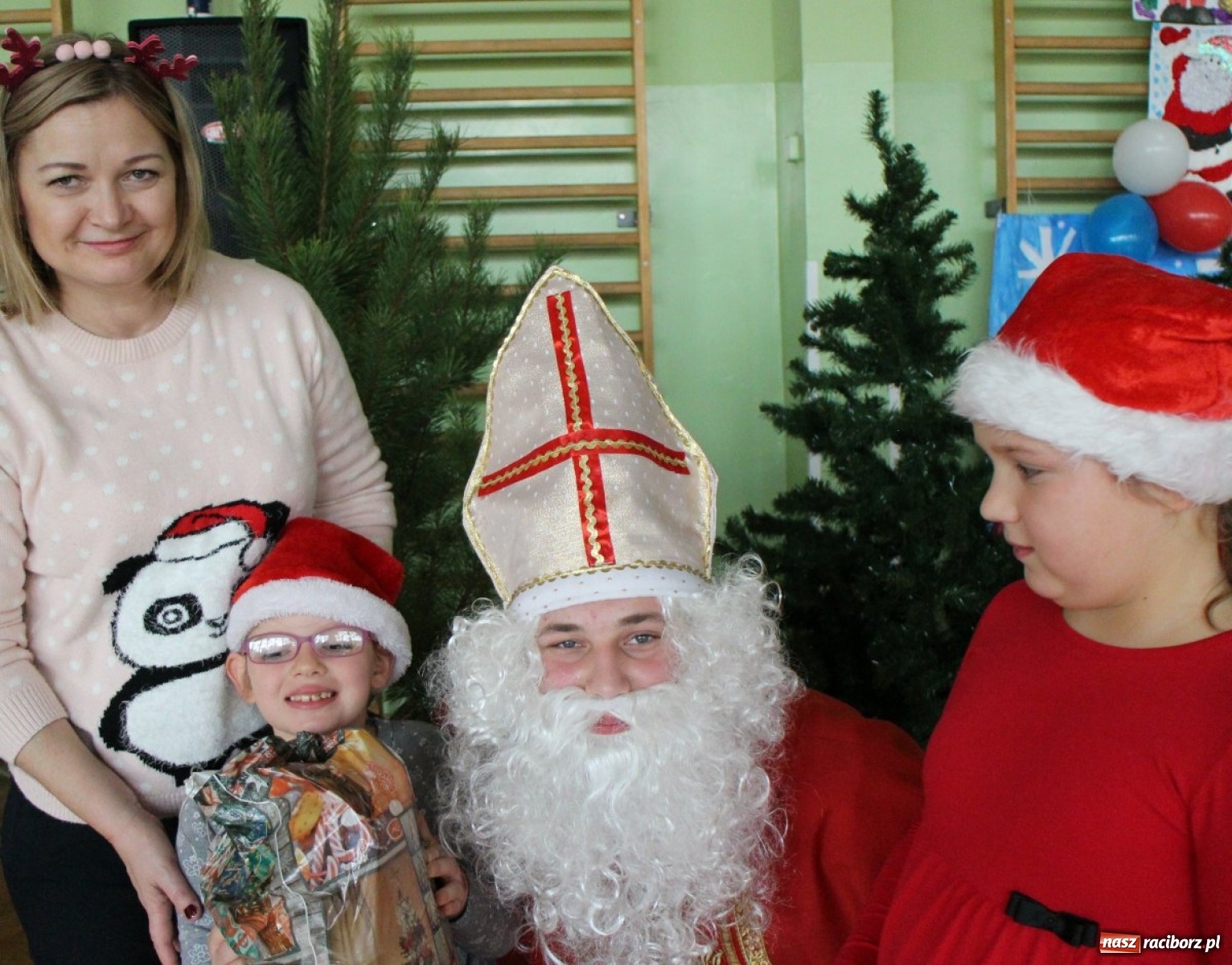 Zdjęcie w galerii na portalu naszraciborz.pl: Nadzwyczajne mikołajki w Zespole Szkół Specjalnych  wiadomości z regionu
