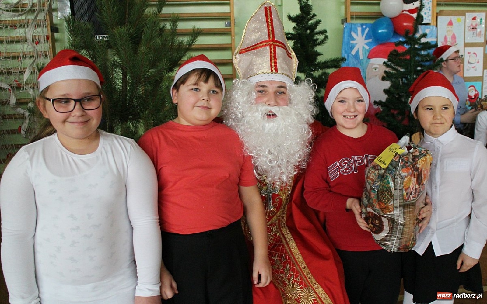 Zdjęcie w galerii na portalu naszraciborz.pl: Nadzwyczajne mikołajki w Zespole Szkół Specjalnych  wiadomości z regionu