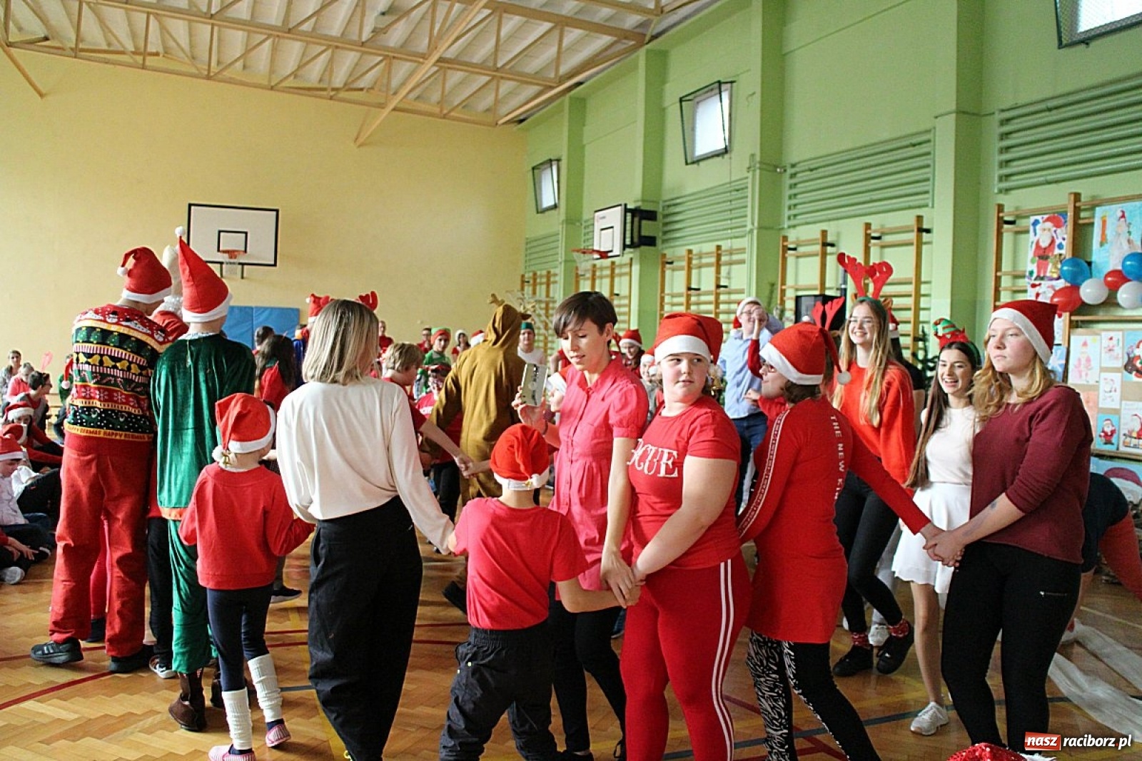 Zdjęcie w galerii na portalu naszraciborz.pl: Nadzwyczajne mikołajki w Zespole Szkół Specjalnych  wiadomości z regionu