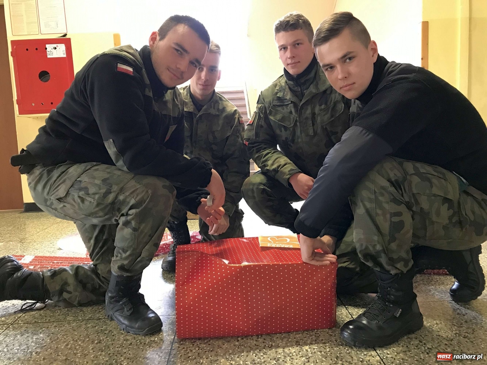 Zdjęcie w galerii na portalu naszraciborz.pl: Szlachetna Paczka pomaga dziś również w Raciborzu  wiadomości z regionu