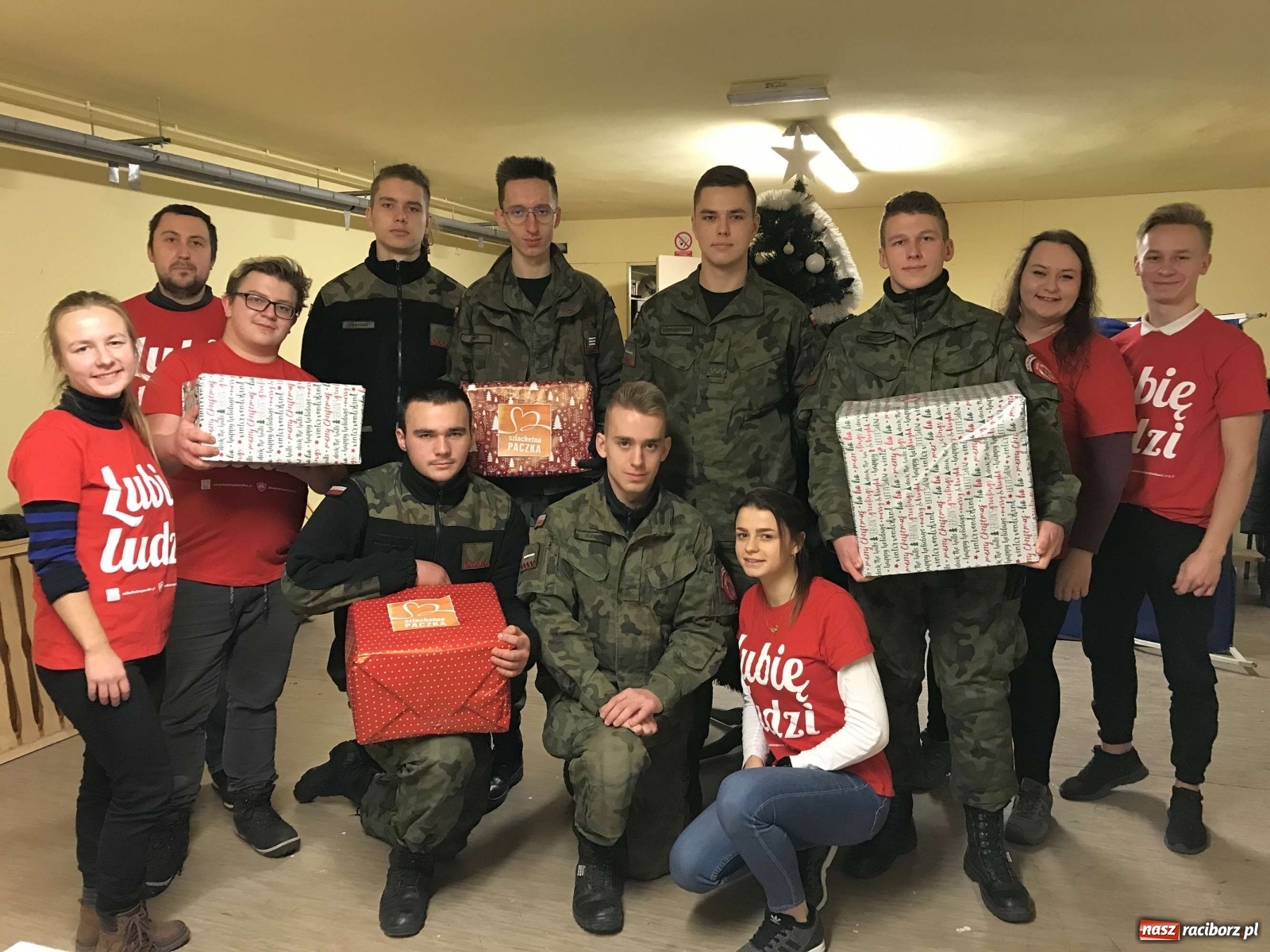 Zdjęcie w galerii na portalu naszraciborz.pl: Szlachetna Paczka pomaga dziś również w Raciborzu  wiadomości z regionu