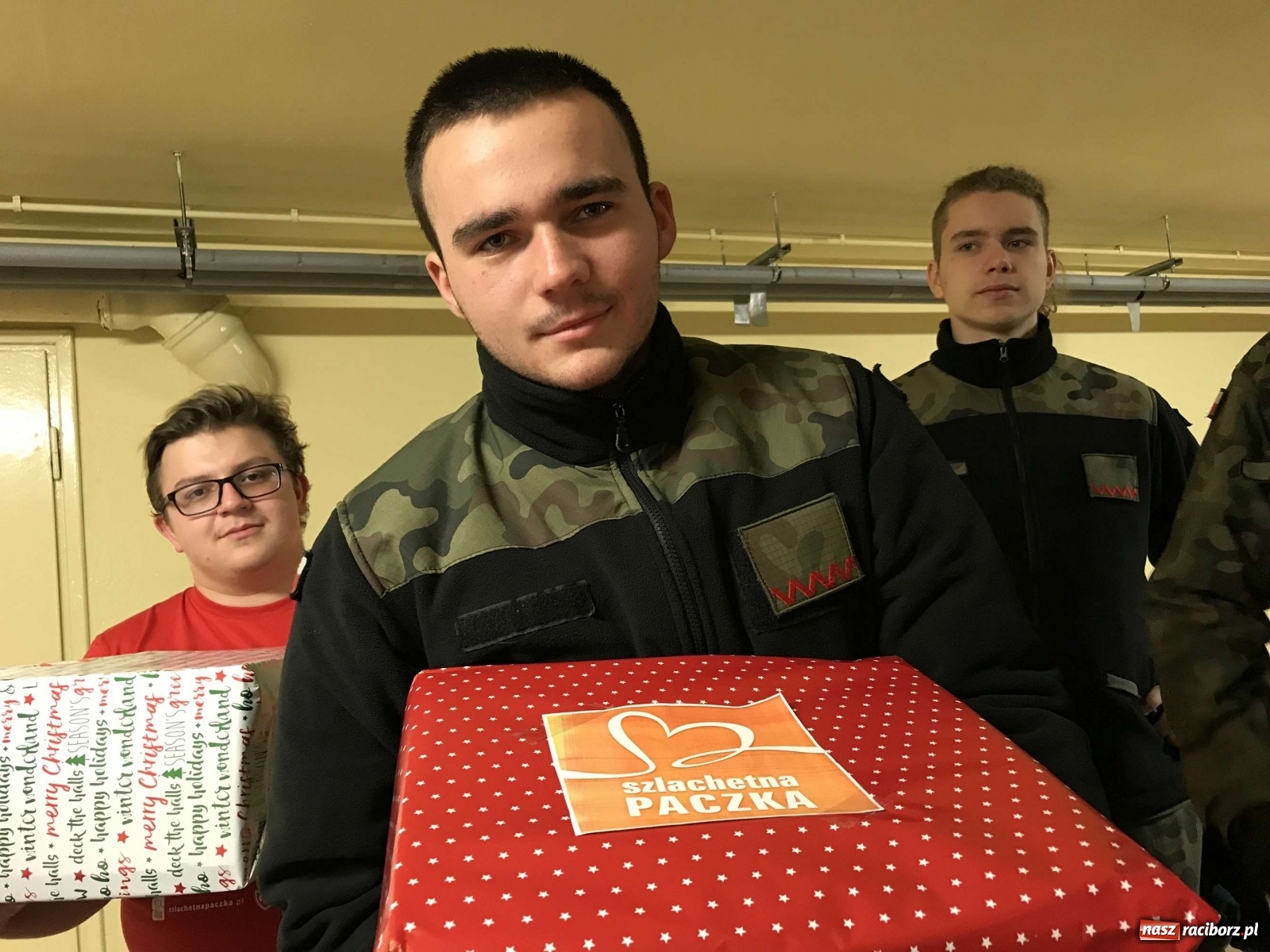 Zdjęcie w galerii na portalu naszraciborz.pl: Szlachetna Paczka pomaga dziś również w Raciborzu  wiadomości z regionu