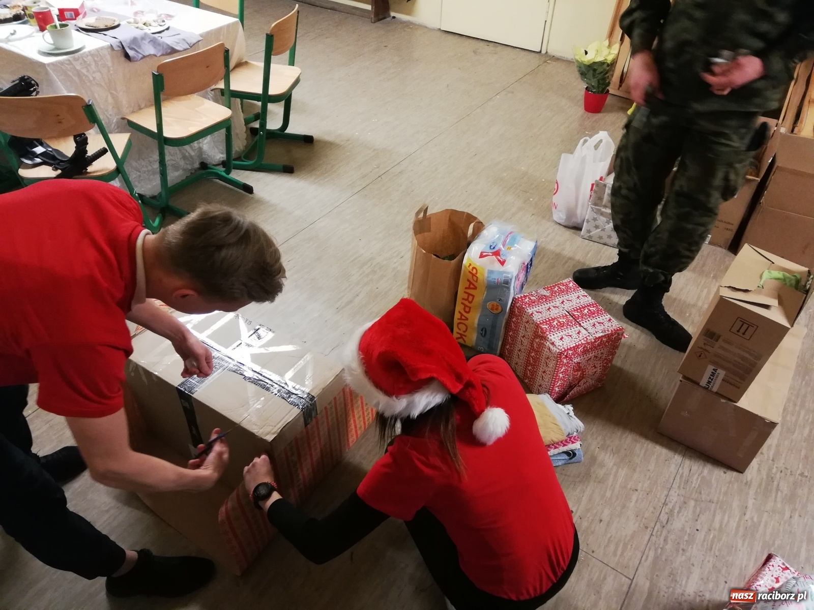 Zdjęcie w galerii na portalu naszraciborz.pl: Szlachetna Paczka pomaga dziś również w Raciborzu  wiadomości z regionu