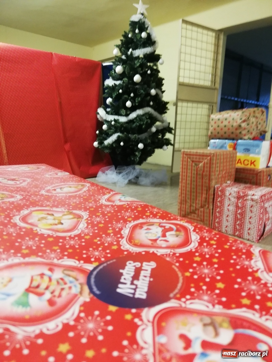 Zdjęcie w galerii na portalu naszraciborz.pl: Szlachetna Paczka pomaga dziś również w Raciborzu  wiadomości z regionu