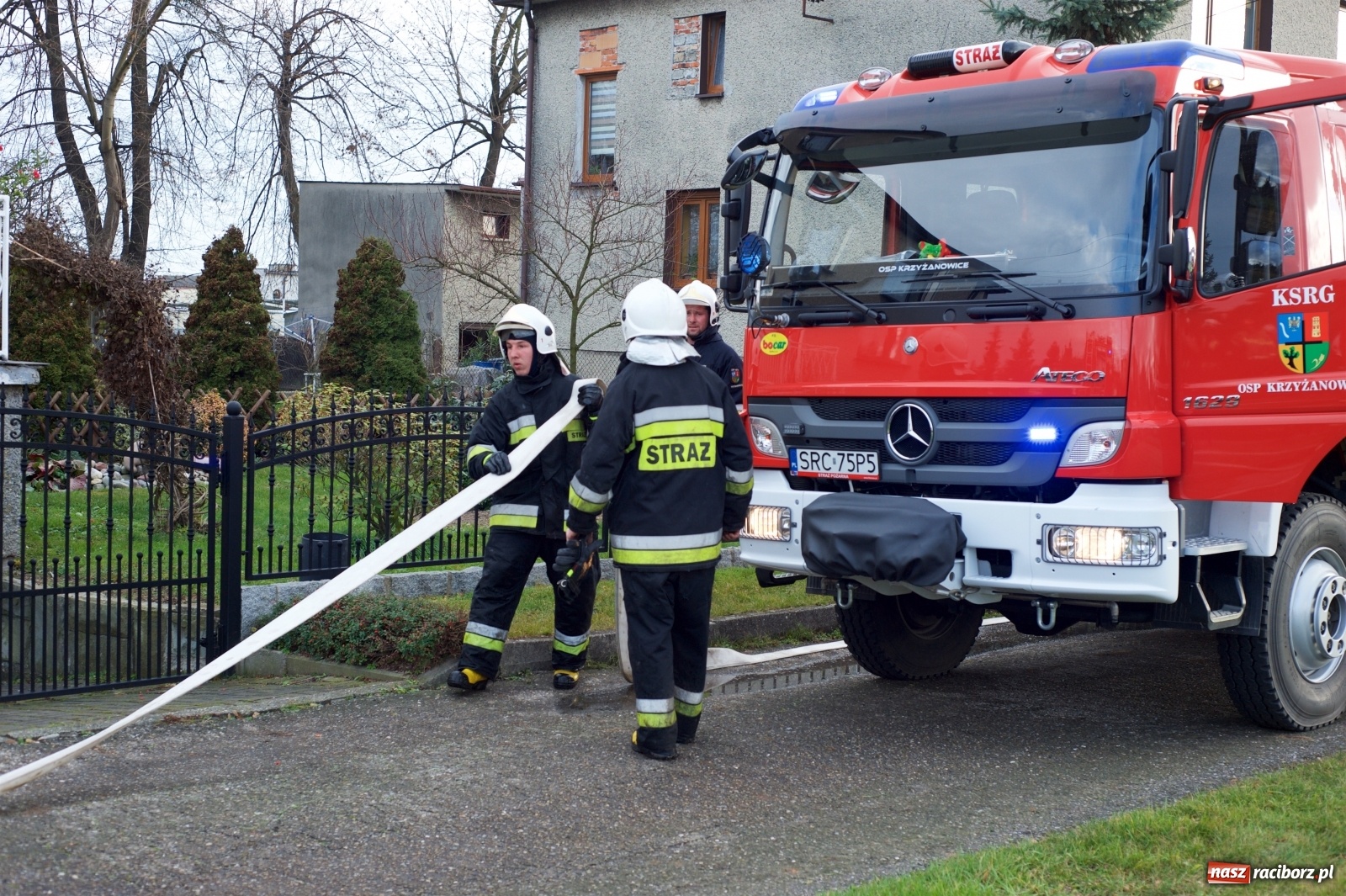 Zdjęcie w galerii na portalu naszraciborz.pl: Zderzenie w Makowie, pożar w Tworkowie, dachowanie w Roszkowie wiadomości z regionu