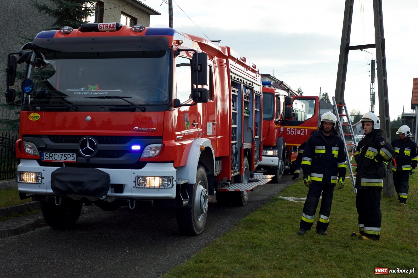 Zdjęcie w galerii na portalu naszraciborz.pl: Zderzenie w Makowie, pożar w Tworkowie, dachowanie w Roszkowie wiadomości z regionu
