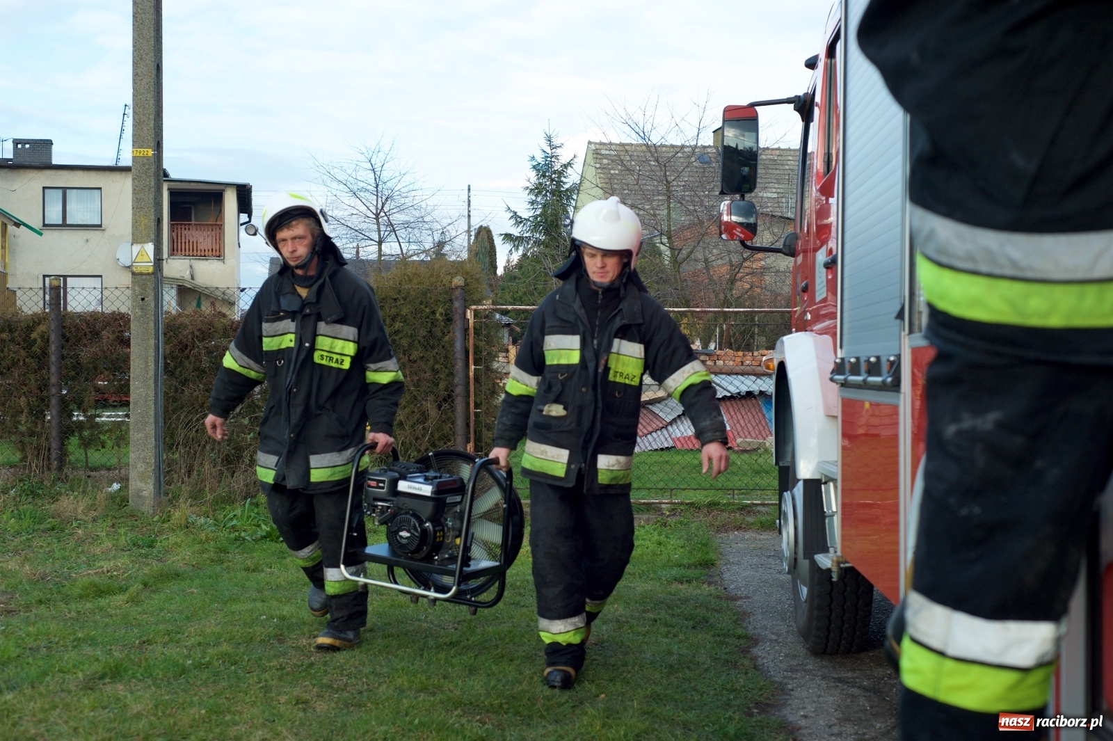 Zdjęcie w galerii na portalu naszraciborz.pl: Zderzenie w Makowie, pożar w Tworkowie, dachowanie w Roszkowie wiadomości z regionu