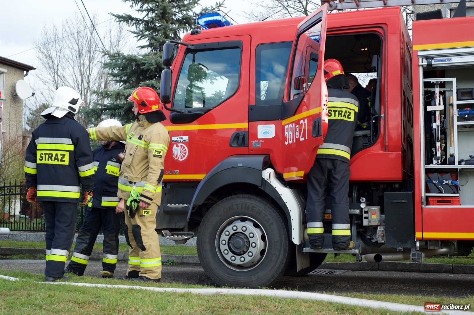 Zdjęcie w galerii na portalu naszraciborz.pl: Zderzenie w Makowie, pożar w Tworkowie, dachowanie w Roszkowie wiadomości z regionu