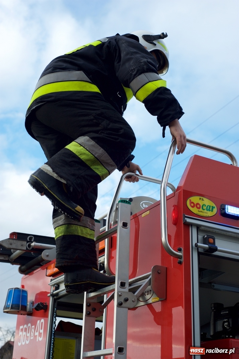 Zdjęcie w galerii na portalu naszraciborz.pl: Zderzenie w Makowie, pożar w Tworkowie, dachowanie w Roszkowie wiadomości z regionu