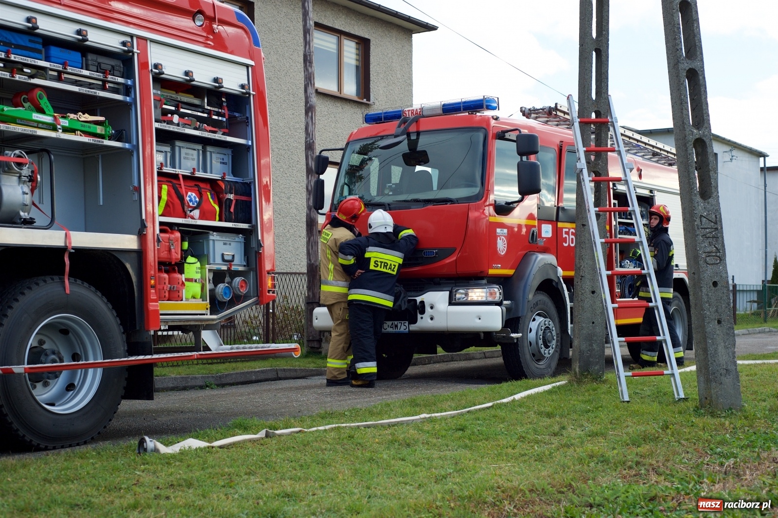 Zdjęcie w galerii na portalu naszraciborz.pl: Zderzenie w Makowie, pożar w Tworkowie, dachowanie w Roszkowie wiadomości z regionu