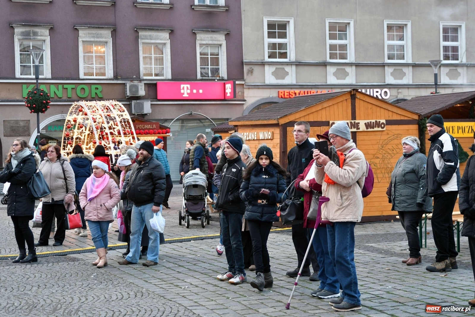 Zdjęcie w galerii na portalu naszraciborz.pl: Sobotni jarmark bożonarodzeniowy w Raciborzu [FOTO]  wiadomości z regionu