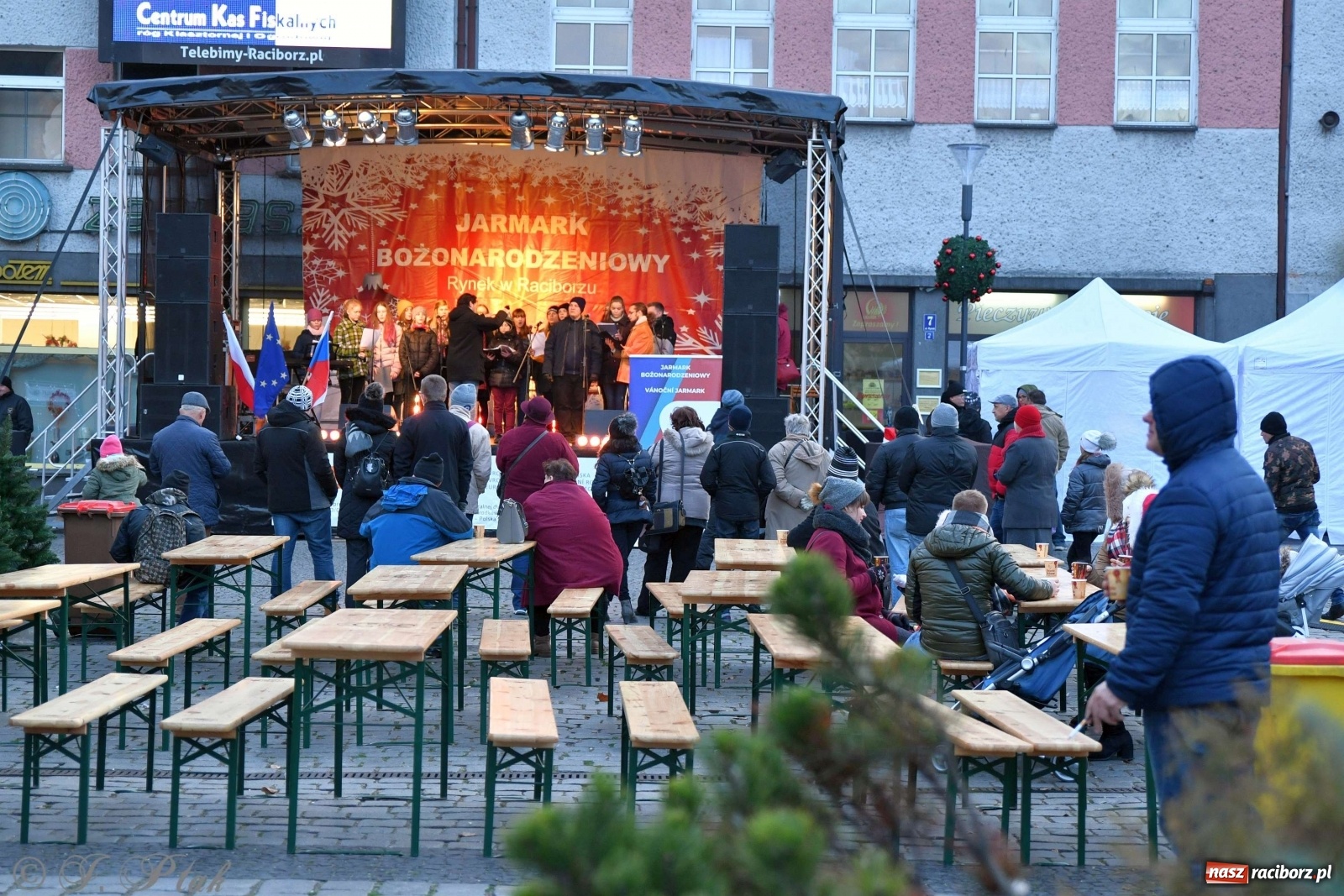 Zdjęcie w galerii na portalu naszraciborz.pl: Sobotni jarmark bożonarodzeniowy w Raciborzu [FOTO]  wiadomości z regionu