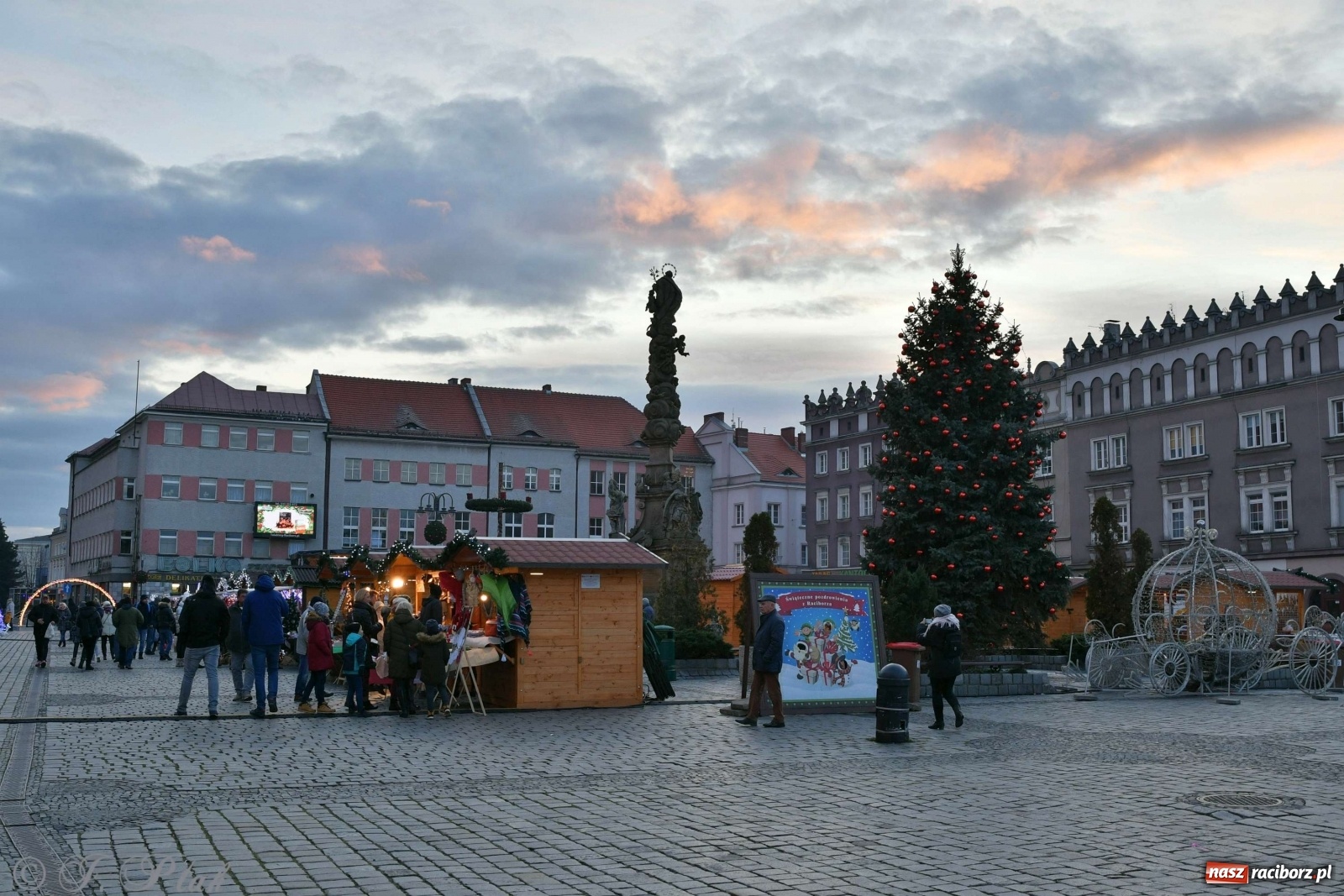 Zdjęcie w galerii na portalu naszraciborz.pl: Sobotni jarmark bożonarodzeniowy w Raciborzu [FOTO]  wiadomości z regionu