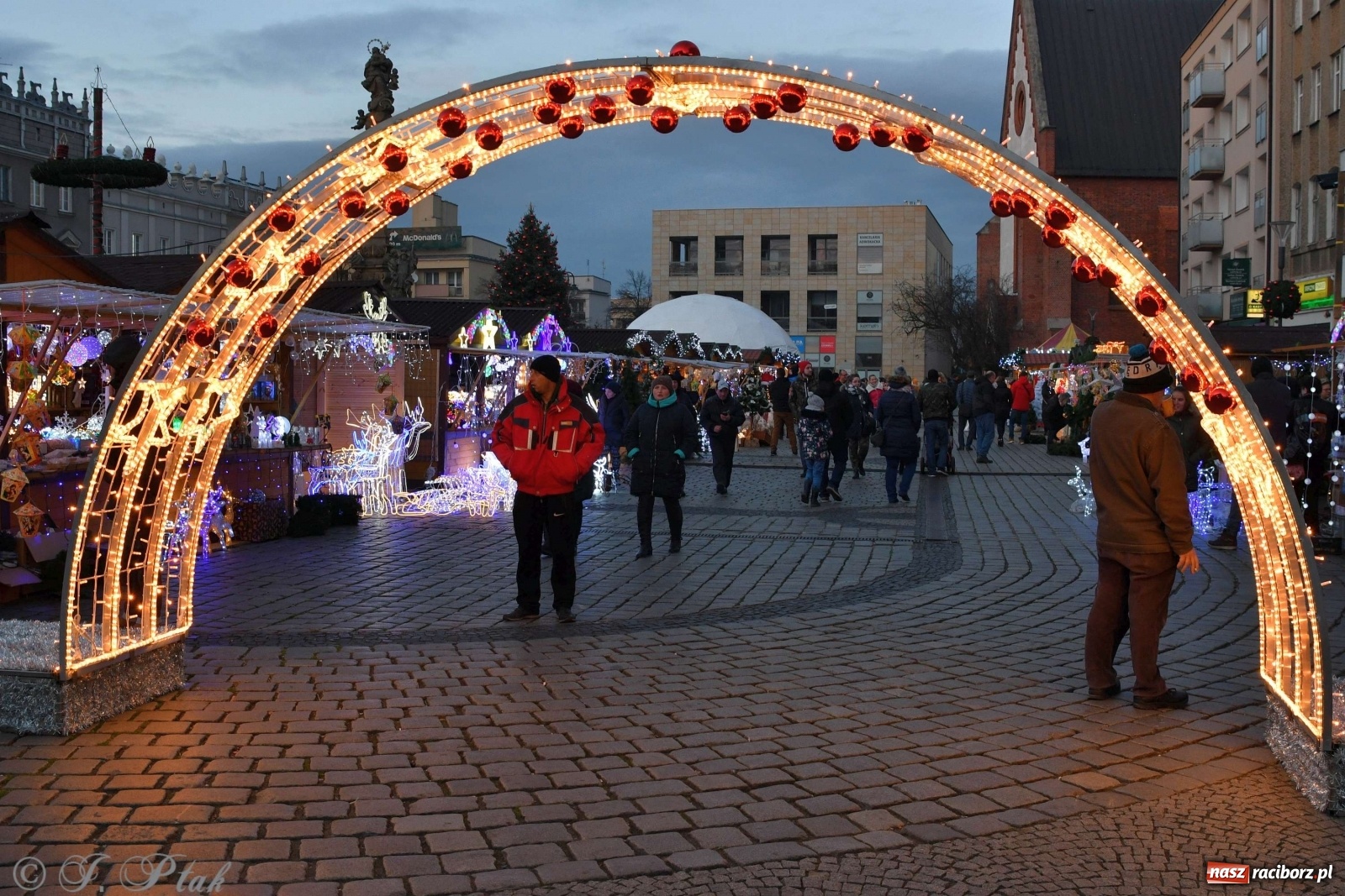Zdjęcie w galerii na portalu naszraciborz.pl: Sobotni jarmark bożonarodzeniowy w Raciborzu [FOTO]  wiadomości z regionu
