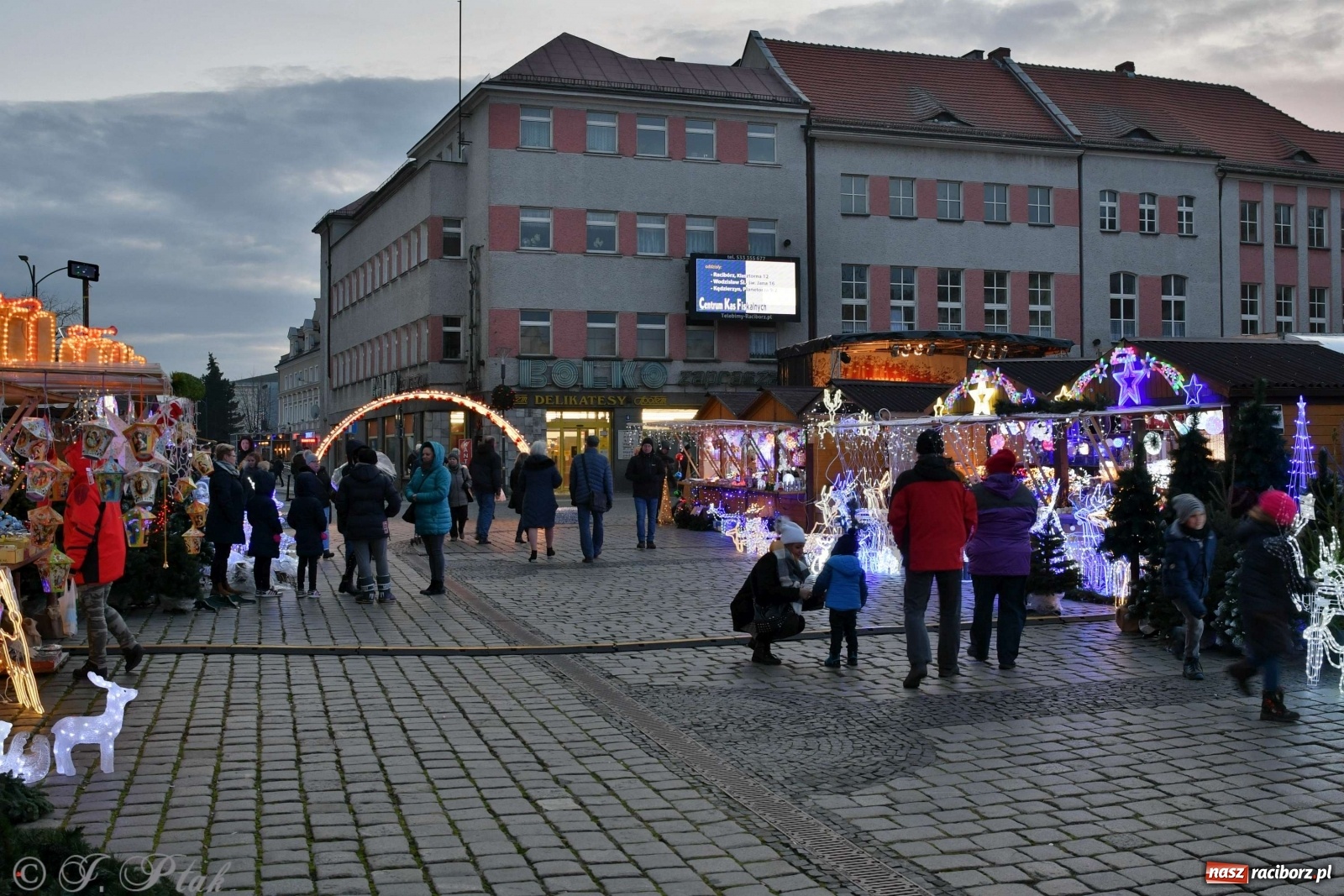 Zdjęcie w galerii na portalu naszraciborz.pl: Sobotni jarmark bożonarodzeniowy w Raciborzu [FOTO]  wiadomości z regionu