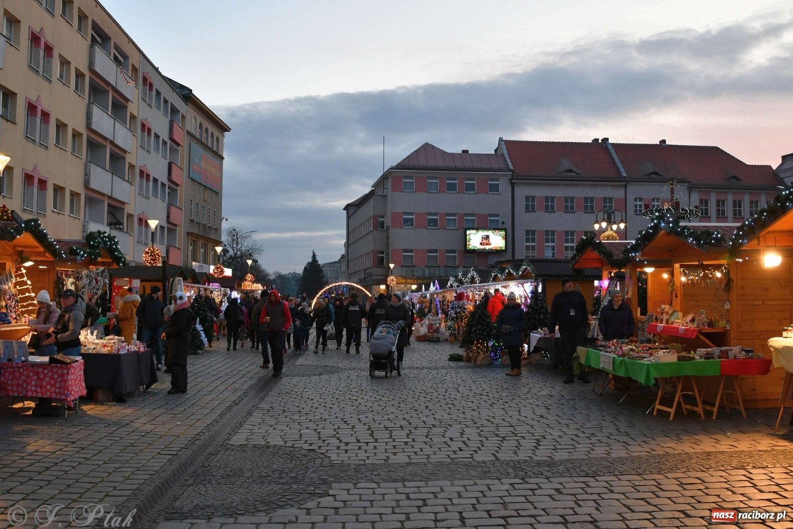 Zdjęcie w galerii na portalu naszraciborz.pl: Sobotni jarmark bożonarodzeniowy w Raciborzu [FOTO]  wiadomości z regionu