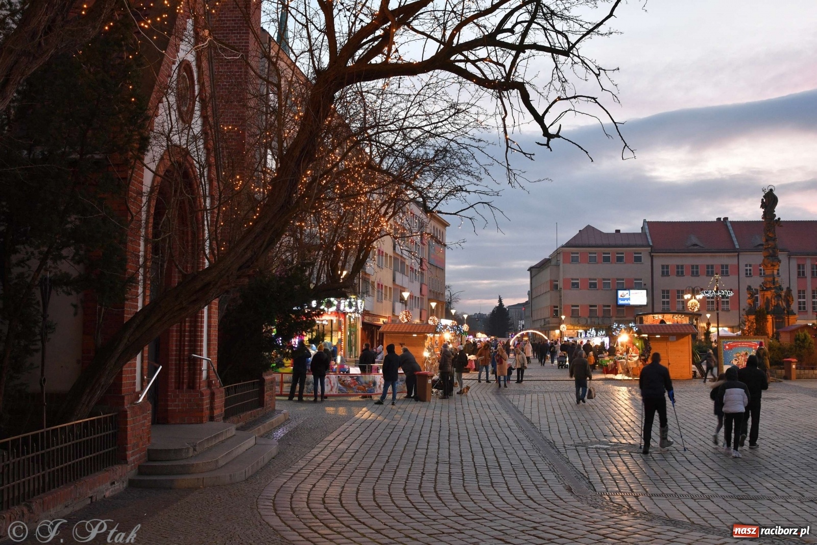 Zdjęcie w galerii na portalu naszraciborz.pl: Sobotni jarmark bożonarodzeniowy w Raciborzu [FOTO]  wiadomości z regionu