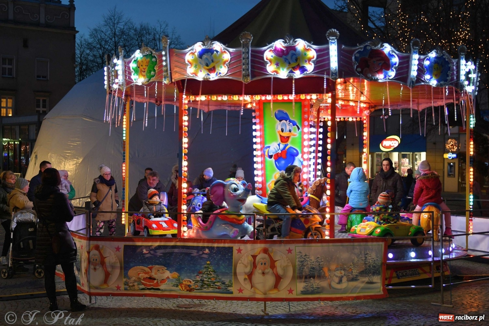 Zdjęcie w galerii na portalu naszraciborz.pl: Sobotni jarmark bożonarodzeniowy w Raciborzu [FOTO]  wiadomości z regionu