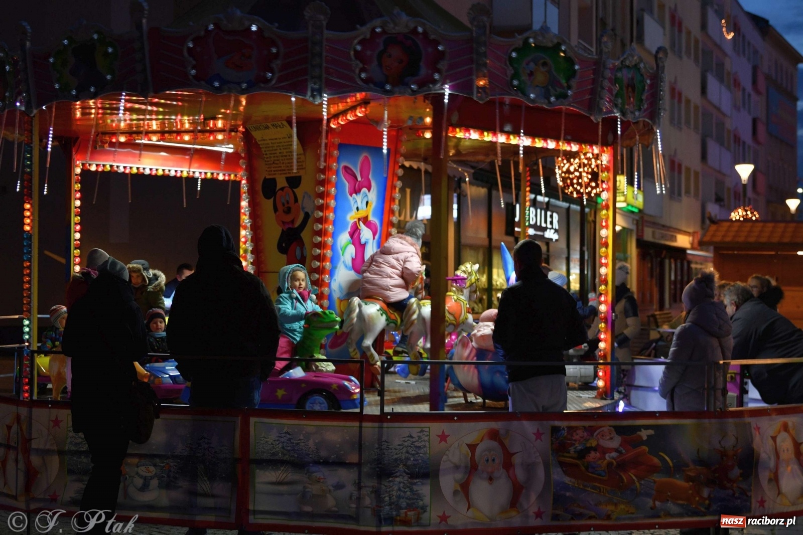 Zdjęcie w galerii na portalu naszraciborz.pl: Sobotni jarmark bożonarodzeniowy w Raciborzu [FOTO]  wiadomości z regionu