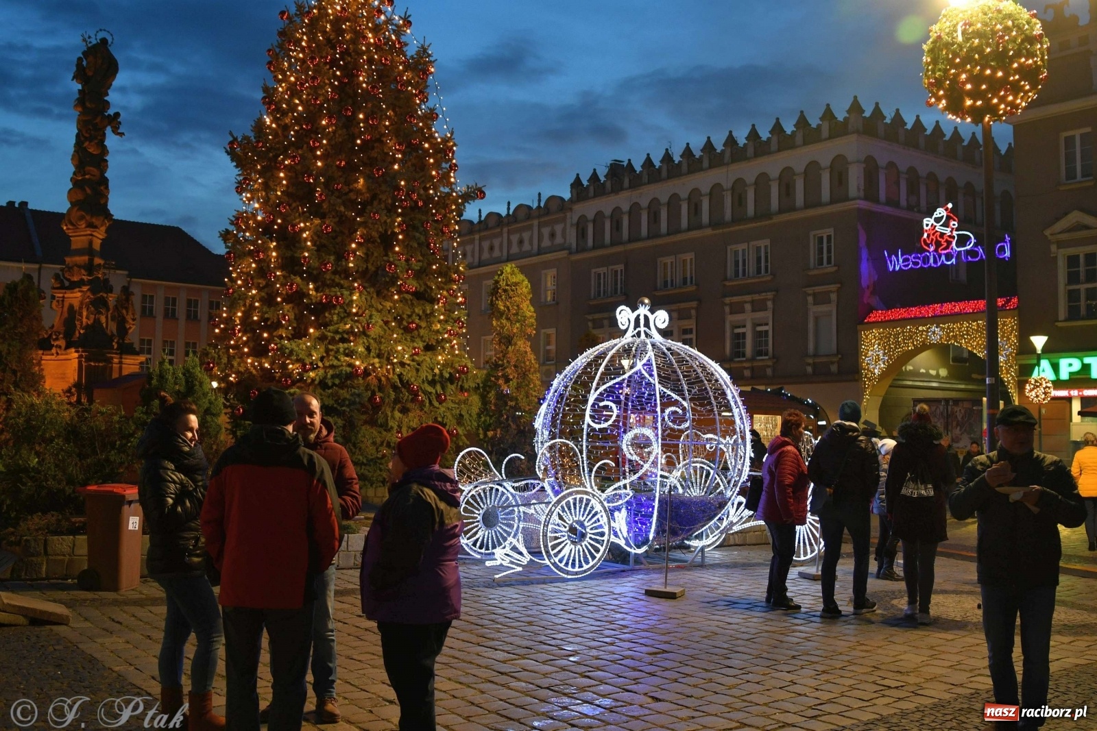Zdjęcie w galerii na portalu naszraciborz.pl: Sobotni jarmark bożonarodzeniowy w Raciborzu [FOTO]  wiadomości z regionu