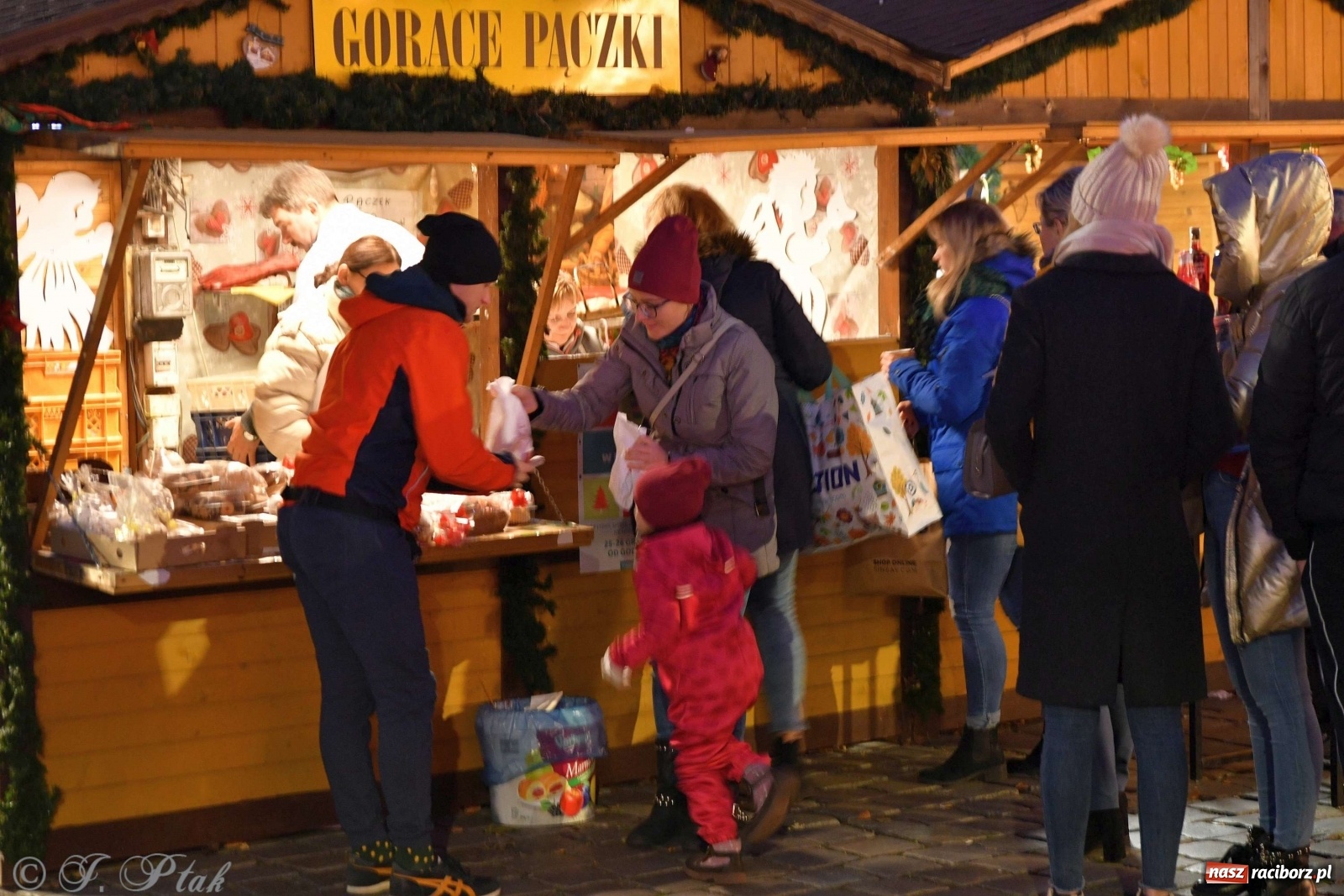 Zdjęcie w galerii na portalu naszraciborz.pl: Sobotni jarmark bożonarodzeniowy w Raciborzu [FOTO]  wiadomości z regionu