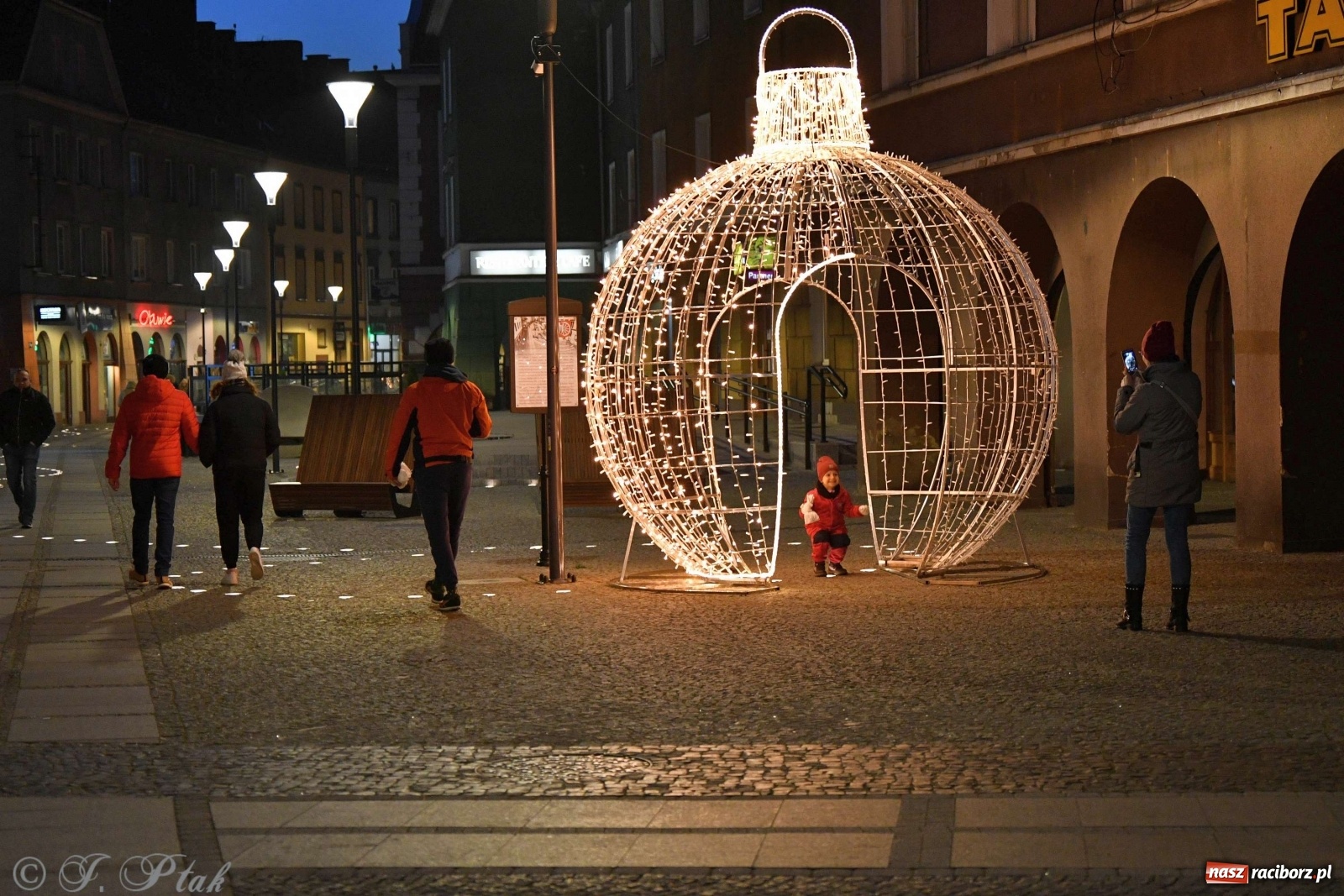 Zdjęcie w galerii na portalu naszraciborz.pl: Sobotni jarmark bożonarodzeniowy w Raciborzu [FOTO]  wiadomości z regionu