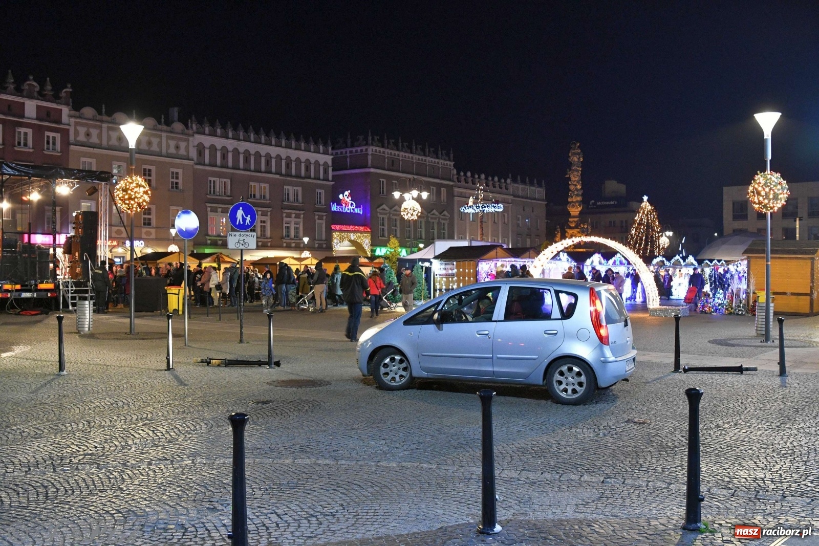 Zdjęcie w galerii na portalu naszraciborz.pl: Sobotni jarmark bożonarodzeniowy w Raciborzu [FOTO]  wiadomości z regionu