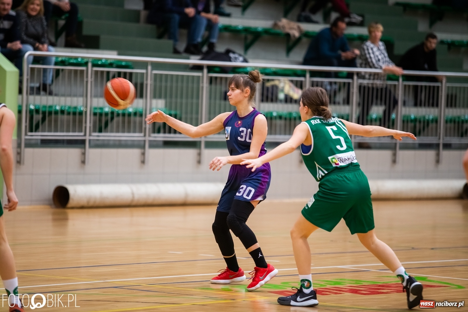 Zdjęcie w galerii na portalu naszraciborz.pl: Koszykarki RKK AZS Racibórz przegrały z KS Pogoń Ruda Śląska wiadomości z regionu