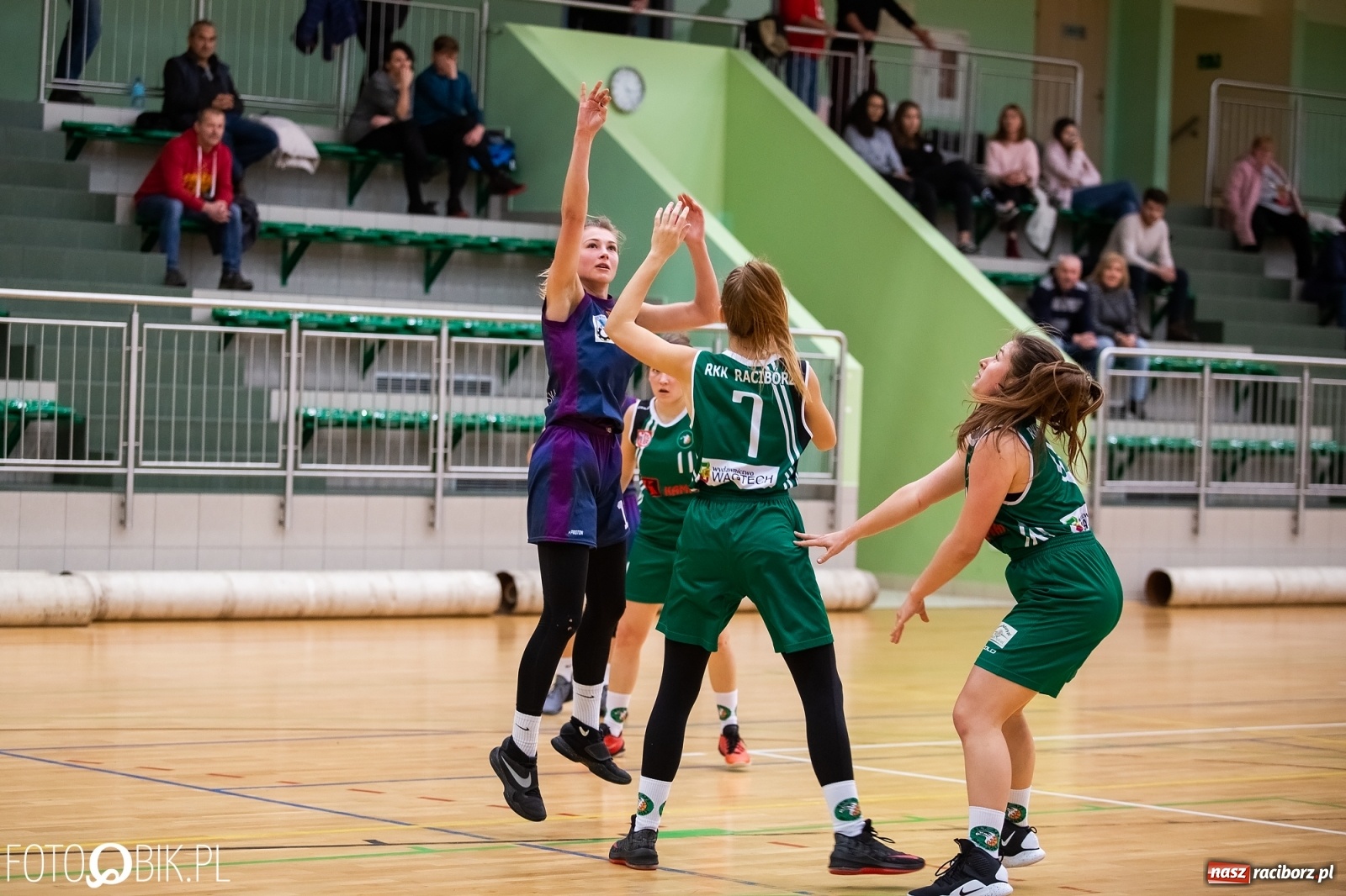 Zdjęcie w galerii na portalu naszraciborz.pl: Koszykarki RKK AZS Racibórz przegrały z KS Pogoń Ruda Śląska wiadomości z regionu
